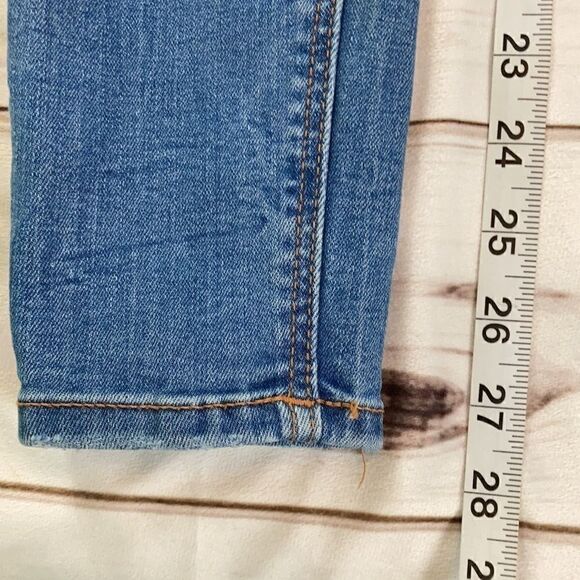 Zara Woman’s Embroidered Flower Jeans - Picture 7 of 10